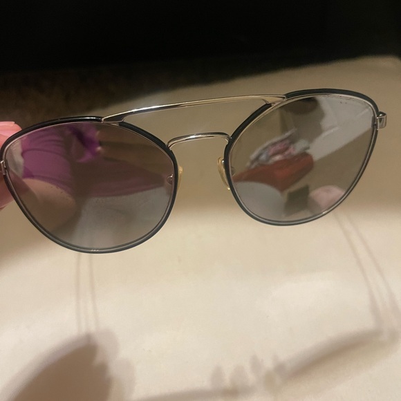 Prada Sunglasses in a very good condition. - Picture 7 of 7